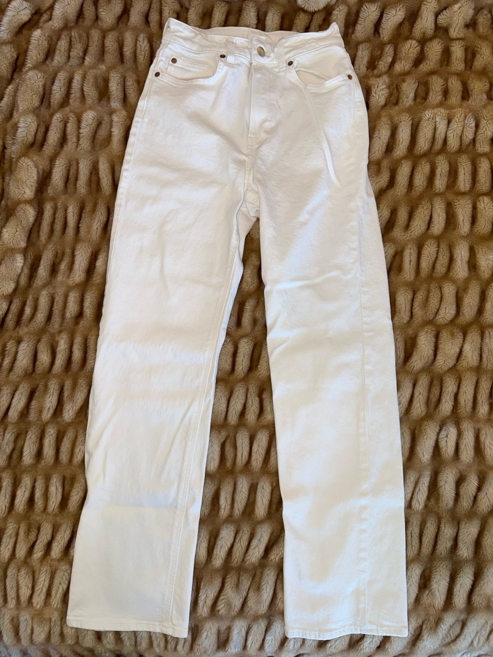 3/$30 H&M White High Rise Straight Leg Jeans Size 4 🤍